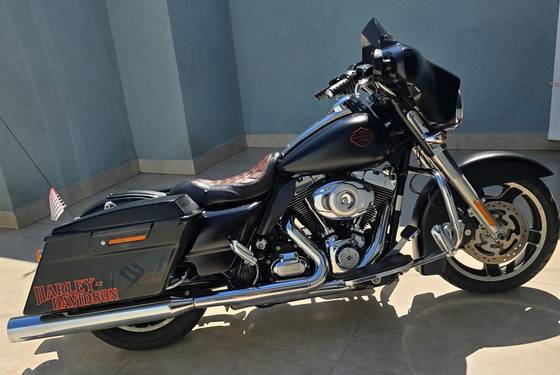 HARLEY-DAVIDSON STREET GLIDE HARLEY-DAVIDSON STREET GLIDE
